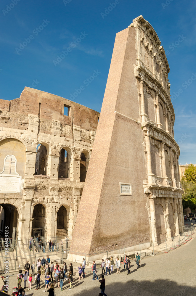 Fototapeta Koloseum w Rzymie, widok na fasadę Koloseum w Rzymie, Włochy