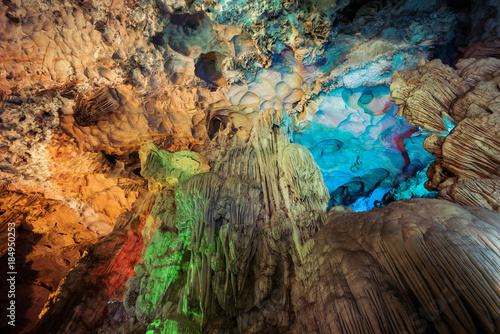 Foto Ha Long Bay Caves Vietnam