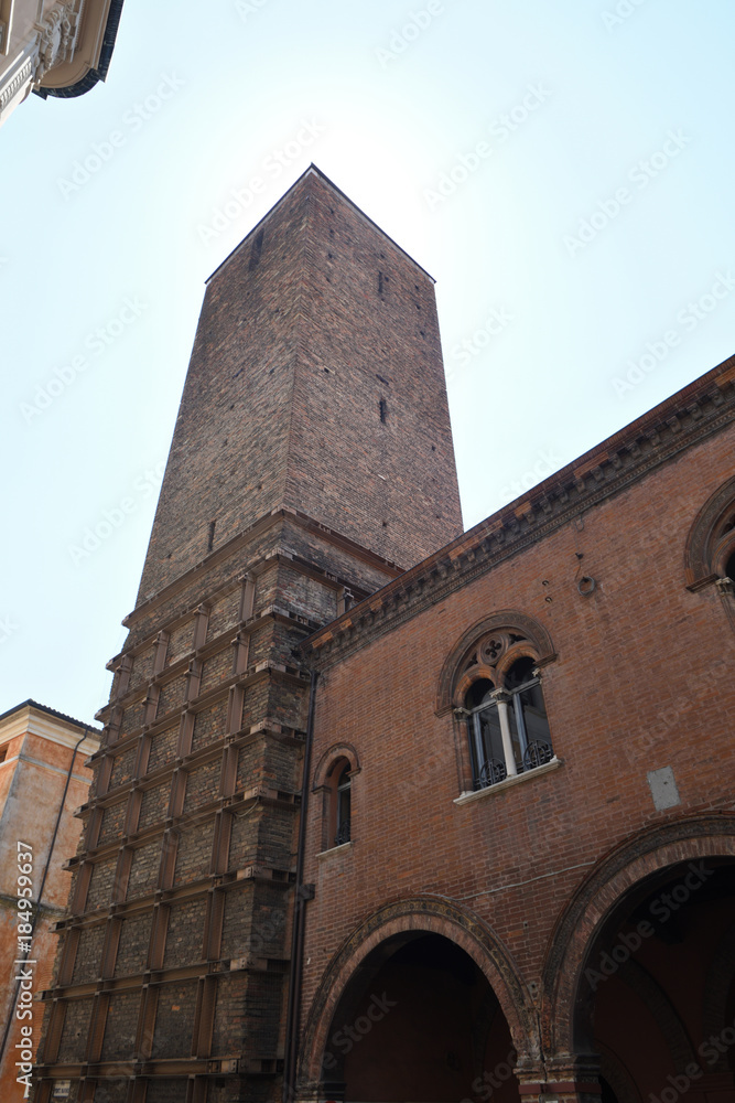 Ravennas schiefer Stadtturm Torre comunale e Sala d’Attorre 