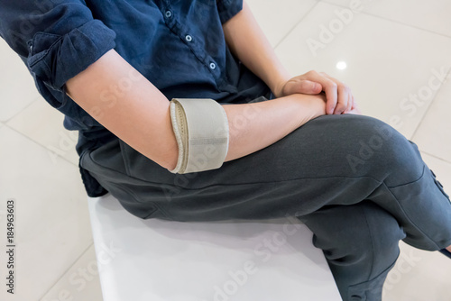 Woman wearing elbow brace to reduce pain