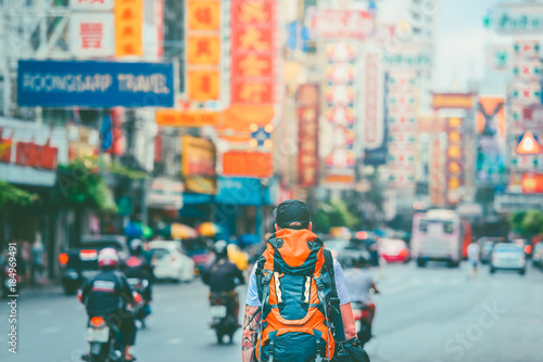 Canvas Print Tourist man with a backpack in Asia