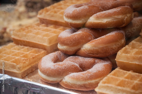 détail beignet alsaciens en vitrine photo