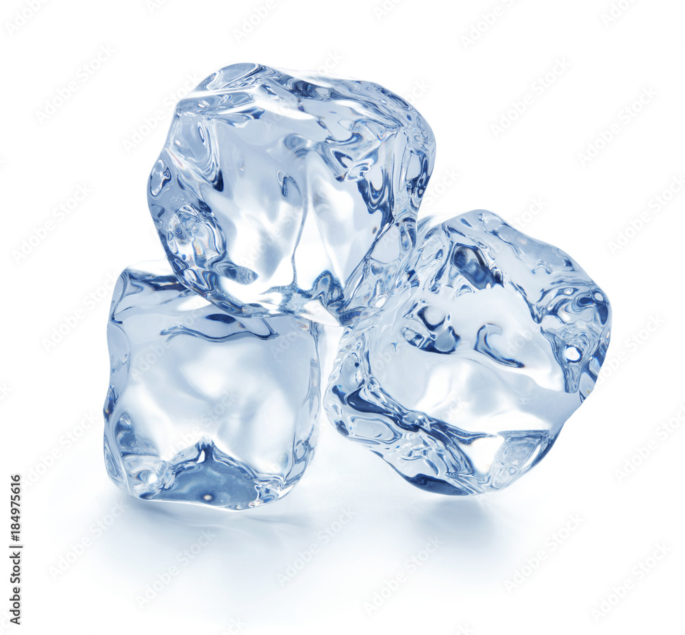 Obraz premium ice cubes isolated on white background