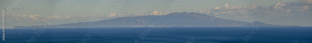 伊豆稲取から望む大島 伊豆稲取から望む大島