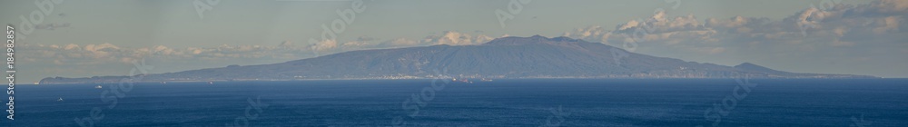 伊豆稲取から望む大島