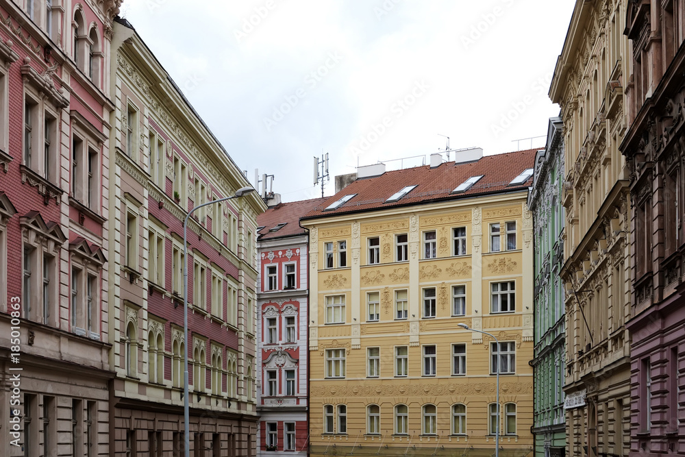 Modernisierte Altbauhäuser in Prag Husitská
