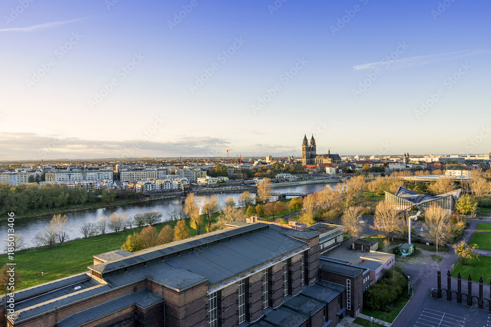 Fototapeta premium Magdeburg - Skyline