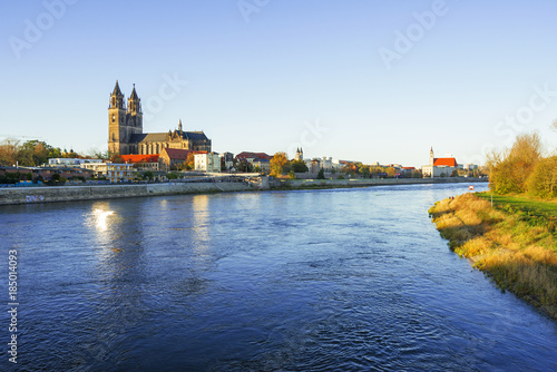  Dom und Elbe in Magdeburg