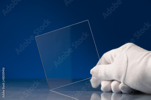 Foto Bulletproof glass in the laboratory of optics