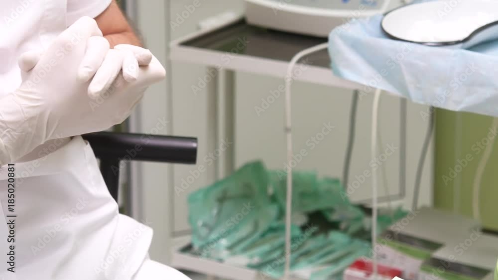 Talk patient and dentist before the operation Talk patient and dentist before the operation