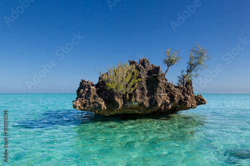 Crystal Rock im türkisen Wasser der Lagune bei Le Morne, Mauritius, Afrika.