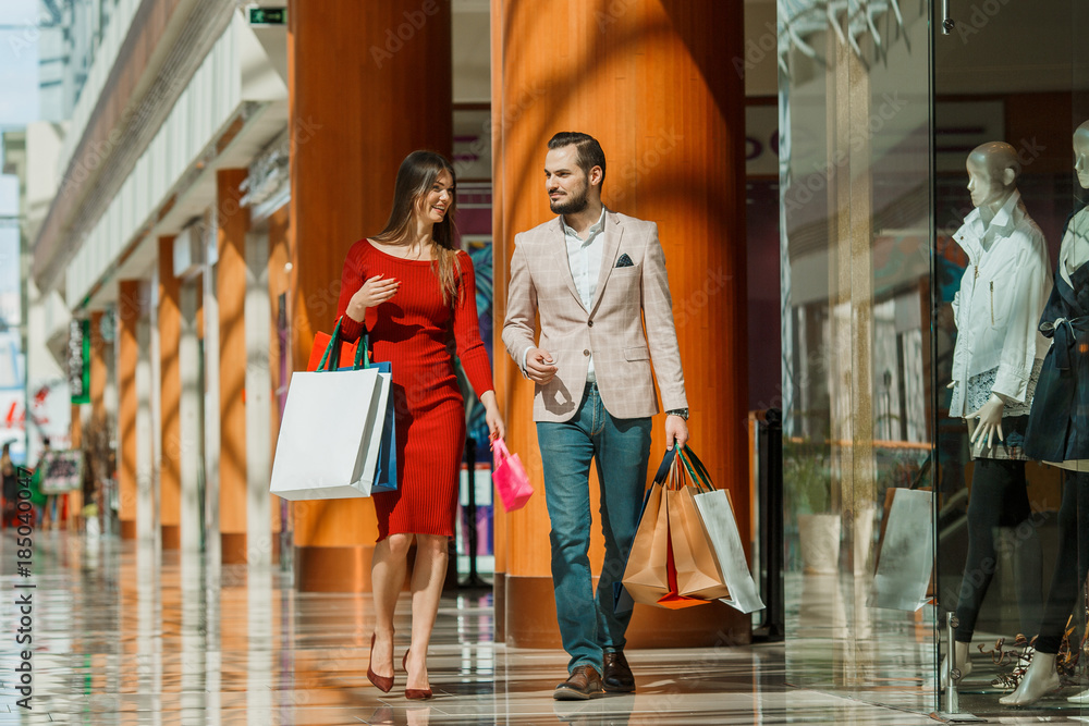 Fototapeta premium Couple with shopping bags