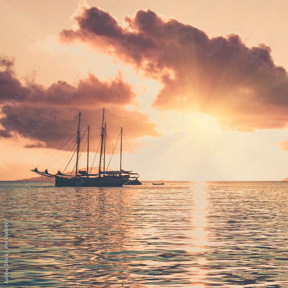 Fototapeta premium Recreational Yacht at the Indian Ocean