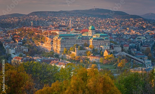 View on Budapest in autumn © Horváth Botond