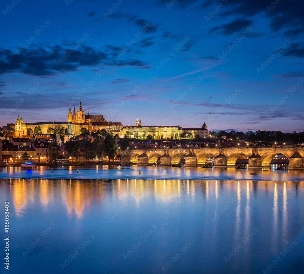 Naklejka premium Prague castle at sunset