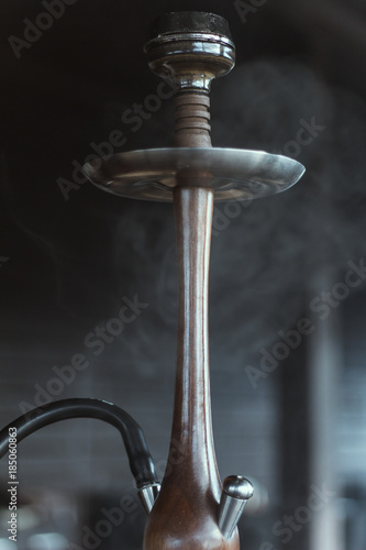Obraz na płótnie Stylish hookah made of glass and wood w salonie