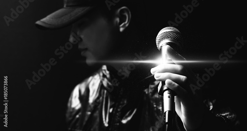 Foto portrait of asian handsome singer posing on microphone, black and white