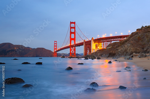 Golden Gate bridge at night