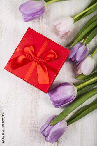 Fototapeta Naklejka Na Ścianę i Meble -  Bouquet of tulips and a gift