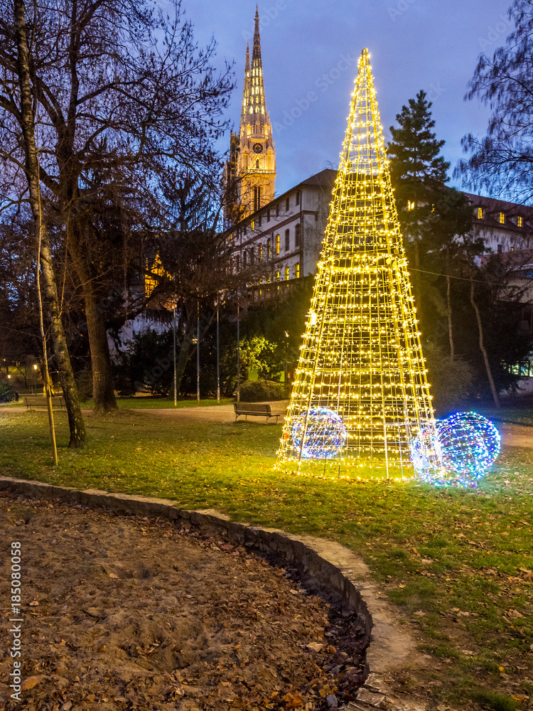 Naklejka premium Advent Dekoration des Festivals in Zagreb
