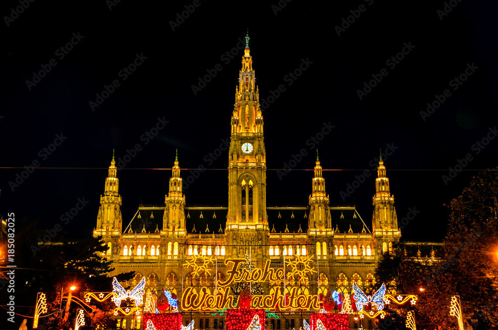 Fototapeta premium Illuminated Town Hall at christmas with decorations in Vienna, Austria