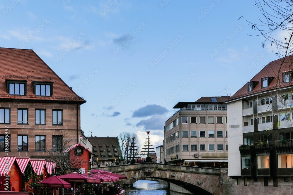 Fototapeta premium Weihnachtsmarkt Trödelmarktinsel Nürnberg