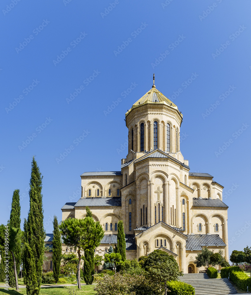 Blick auf die Sameba Kathedrale in Georgien Blick auf die Sameba Kathedrale in Georgien