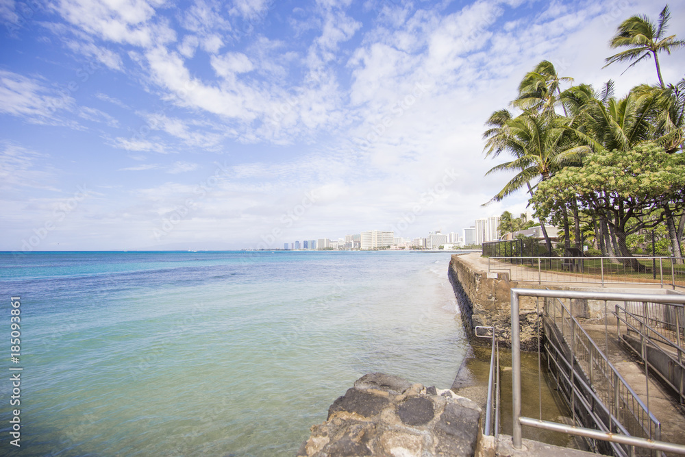 ハワイ　海　カピオラニ
