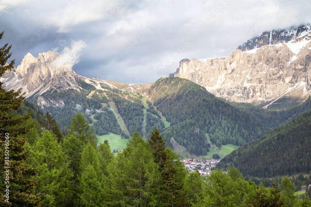 Fototapeta premium Mount Langkofel (Sassolungo) in the Dolomites of South Tyrol, Italy