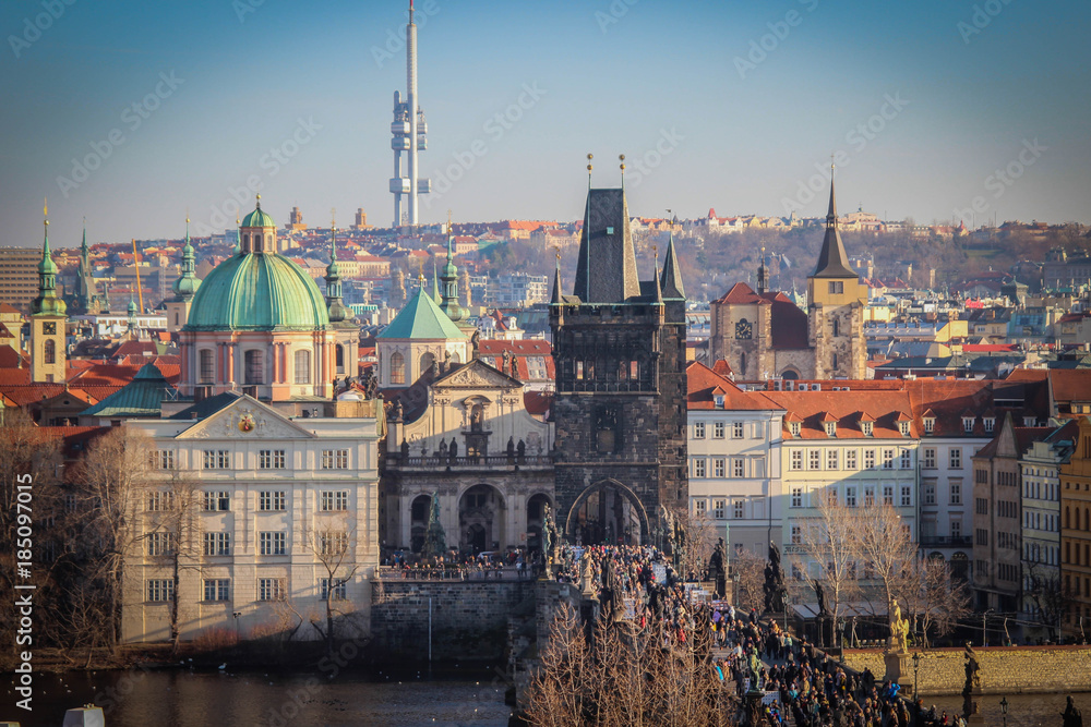 Obraz premium vue sur les clochers du stare mesto de prague