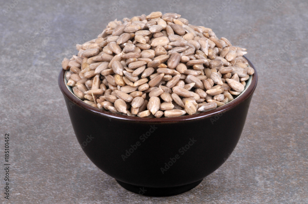 Bol de graines de tournesol Stock Photo | Adobe Stock