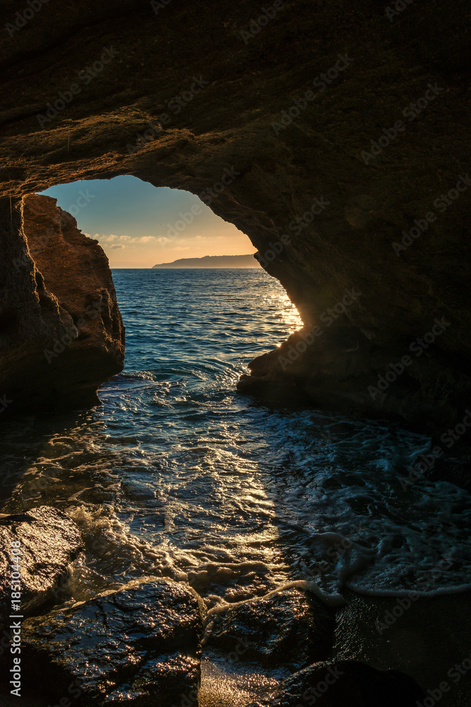 Obraz premium Klippen von Tropea im Morgenlicht