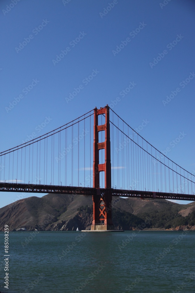 Obraz premium Beautiful Golden Gate Bridge in San Francisco -- USA 