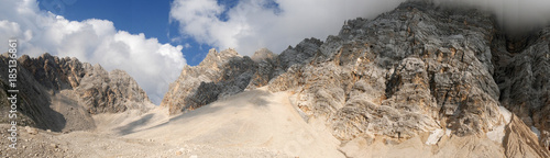 Panorama delle rocce in Dolomiti sul Monte Pelmo