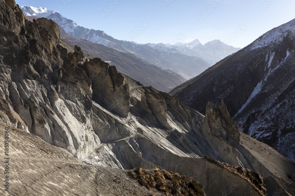 Nepal, Himalayas, Annapurna Conservation Area. On the way in the direction of Tilicho lake 