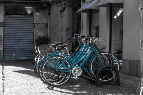 Blaue Fahrräder
