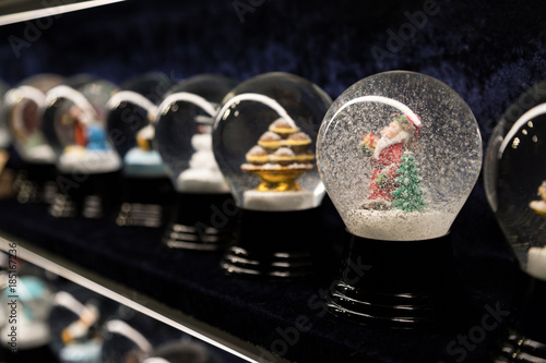 Fototapeta Naklejka Na Ścianę i Meble -  Christmas Snow Globe