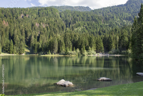 Lago dei caprioli photo