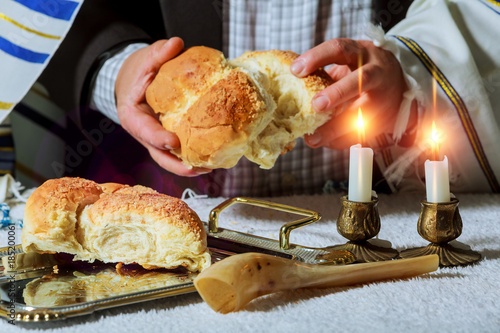 Bild auf Leinwand Heap of sweet round sabbath challah bread with