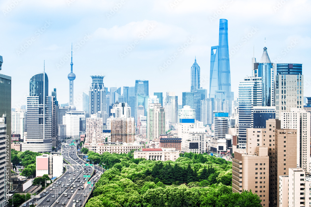 Naklejka premium Shanghai elevated road at dusk