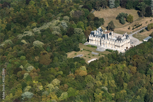 Vue aérienne du château de Laversine dans l'Oise en france