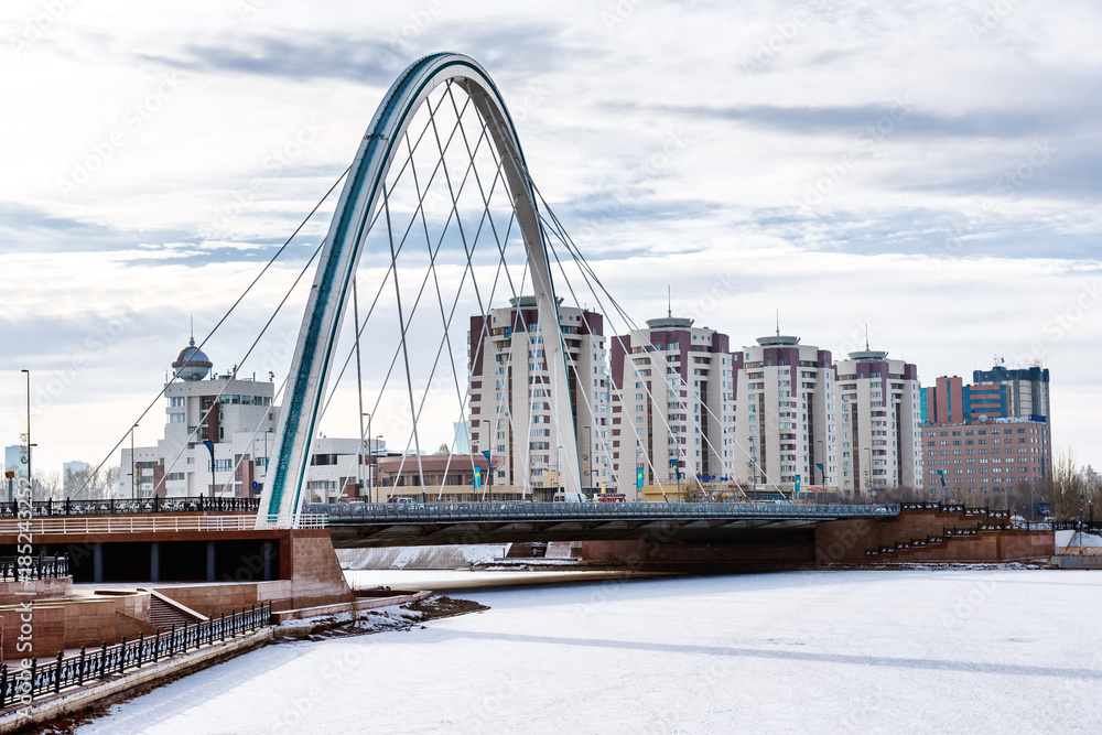 Fototapeta premium Bridge over the river Ishim in Astana