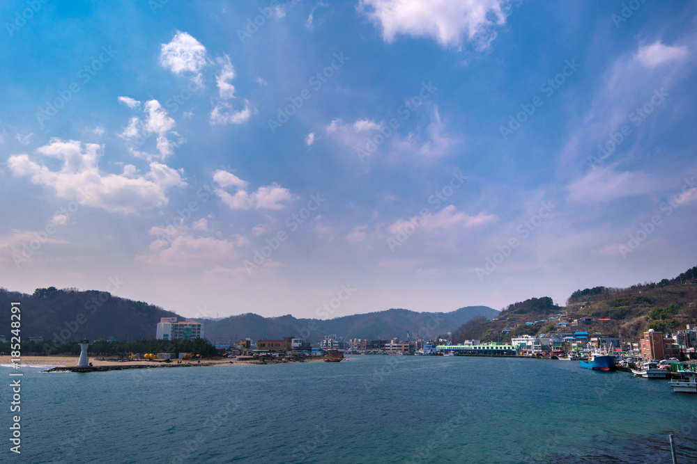 Fototapeta premium yeongdeok port and fishing boat