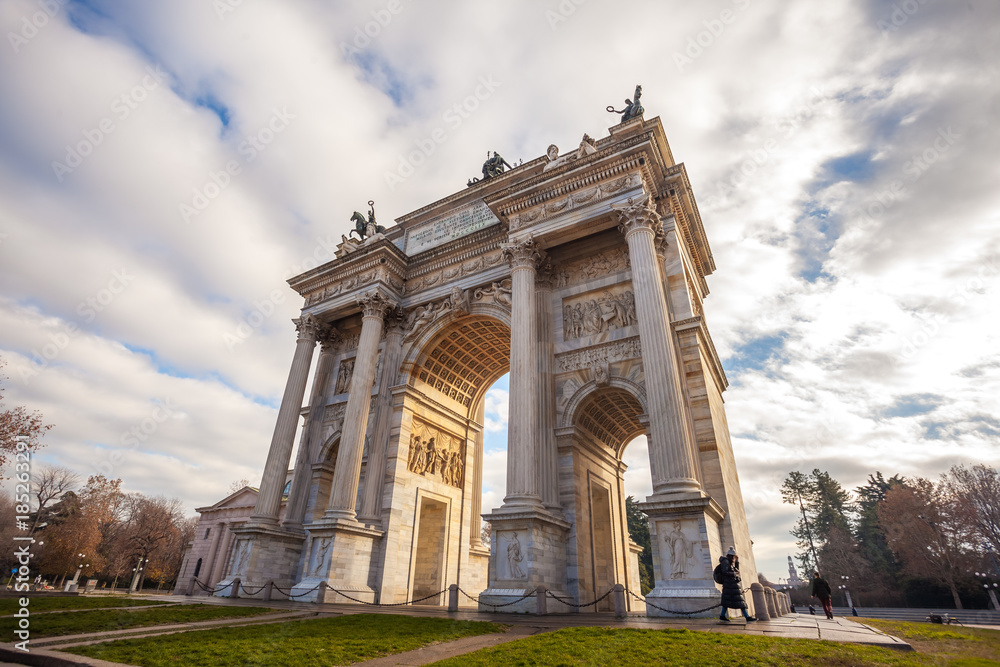 Obraz premium Historical marble arch Arco della Pace, Sempione square, Milan, Lombardy, Italy