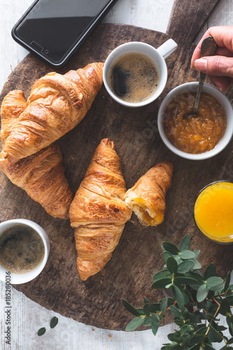 Canvas Print croissants et café pour le petit déjeuner
