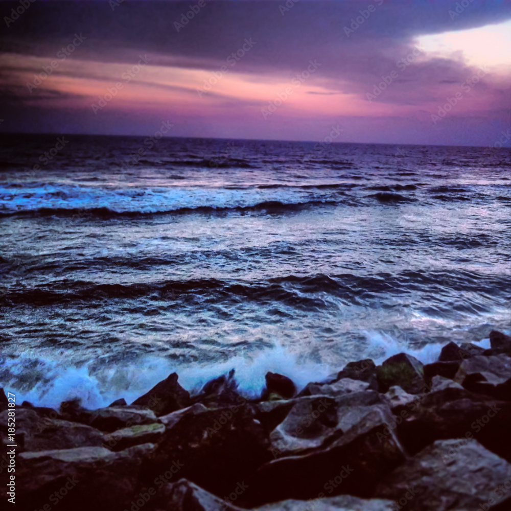 Obraz premium Beach evening dark clouds