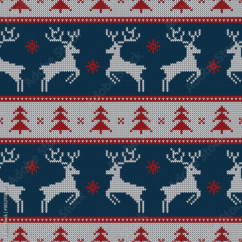 Knitted seamless pattern with deers. Vector.