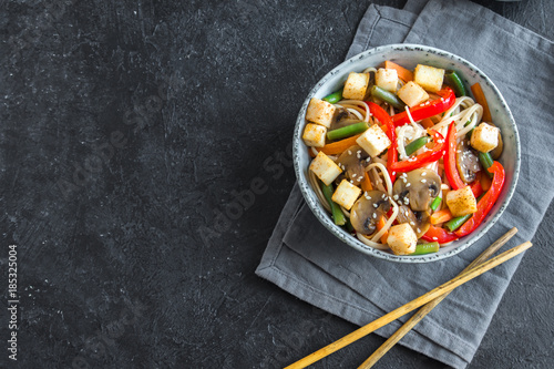 Stir fry with udon noodles, tofu and vegetables