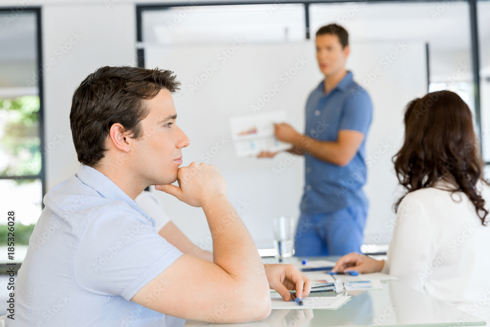 Fototapeta premium Spotkanie biznesowe z prezentacją