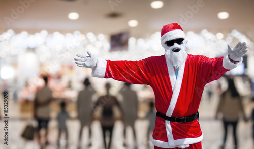 Santa claus mascot to shopping photo